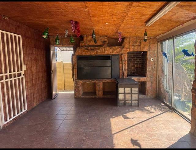 4 BEDROOM HOUSE FOR SALE IN THE HILL